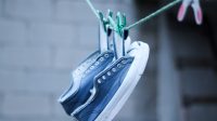 Cara Mengeringkan Sepatu