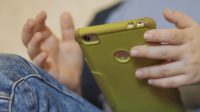 Lindungi anak dari pornografi