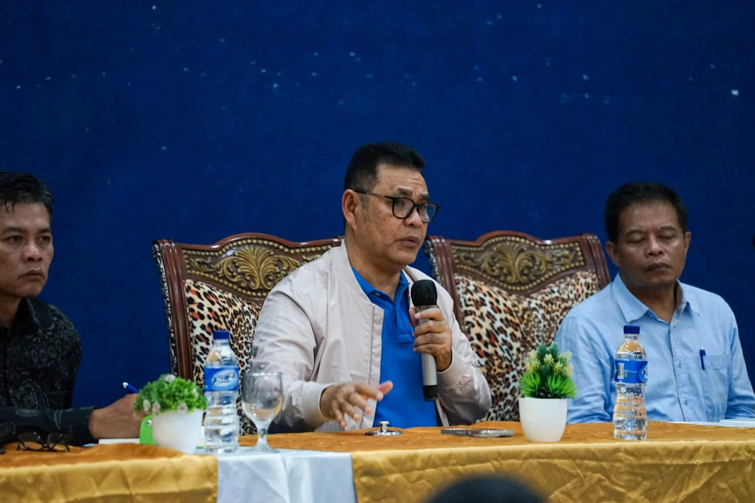 Pemerintah Kabupaten (Pemkab) Solok Gelar kegiatan Bimtek Pengelolaan Keuangan Daerah dan Nagari bagi Wali Nagari dan BPN Se-Kabupaten Solok, Senin (10/7/2023) di Aula Chinangkiak Dream Park, Kecamatan X Koto Singkarak. (Foto: Pemkab Solok/sumbarfokus.com)
