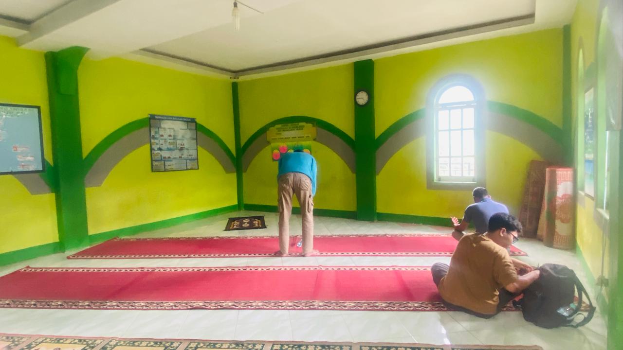 Musala sekolah sangat kondusif untuk murid dan guru beribadah. (Foto: SISCA OS/SumbarFokus.com)