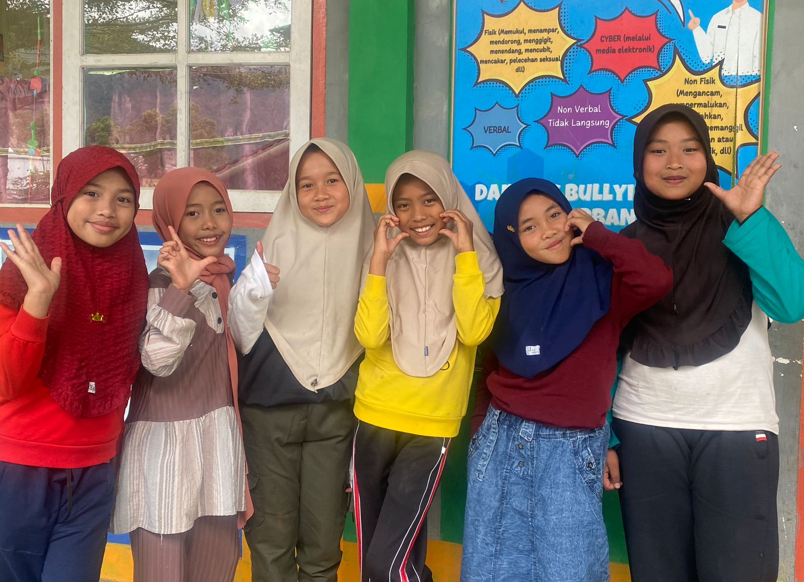 Murid kelas 5 dan 6 di MIS Muallimin, semuanya mengaku senang mengikuti pelajar Bahasa Jepang di sekolah. (Foto: SISCA OS/SumbarFokus.com)