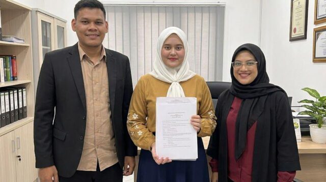 Jajaran pimpinan PT Cendekia Global Indonesia yang terdiri dari (kiri-kanan) Komisaris Yovandra, Komisaris Utama Khairunnisa Nabila, dan Direktur Intan Nabila Khaira. Ketiganya bersiap membawa Cendekia Proteksi menjadi ekosistem layanan asuransi syariah terpadu di Indonesia. (Foto: Ist./SumbarFokus.com)